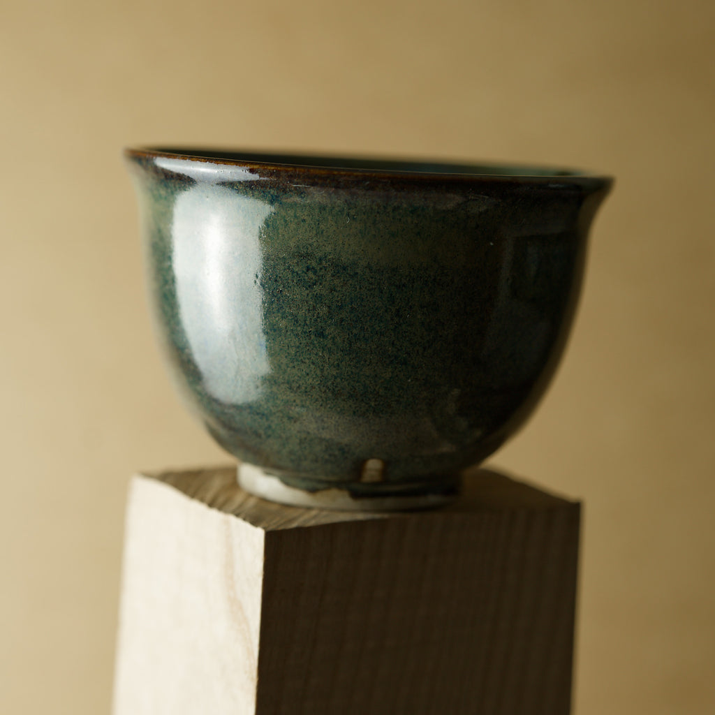 Ručně vyrobený čajový hrnek