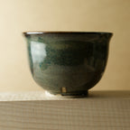 Ručně vyrobený čajový hrnek