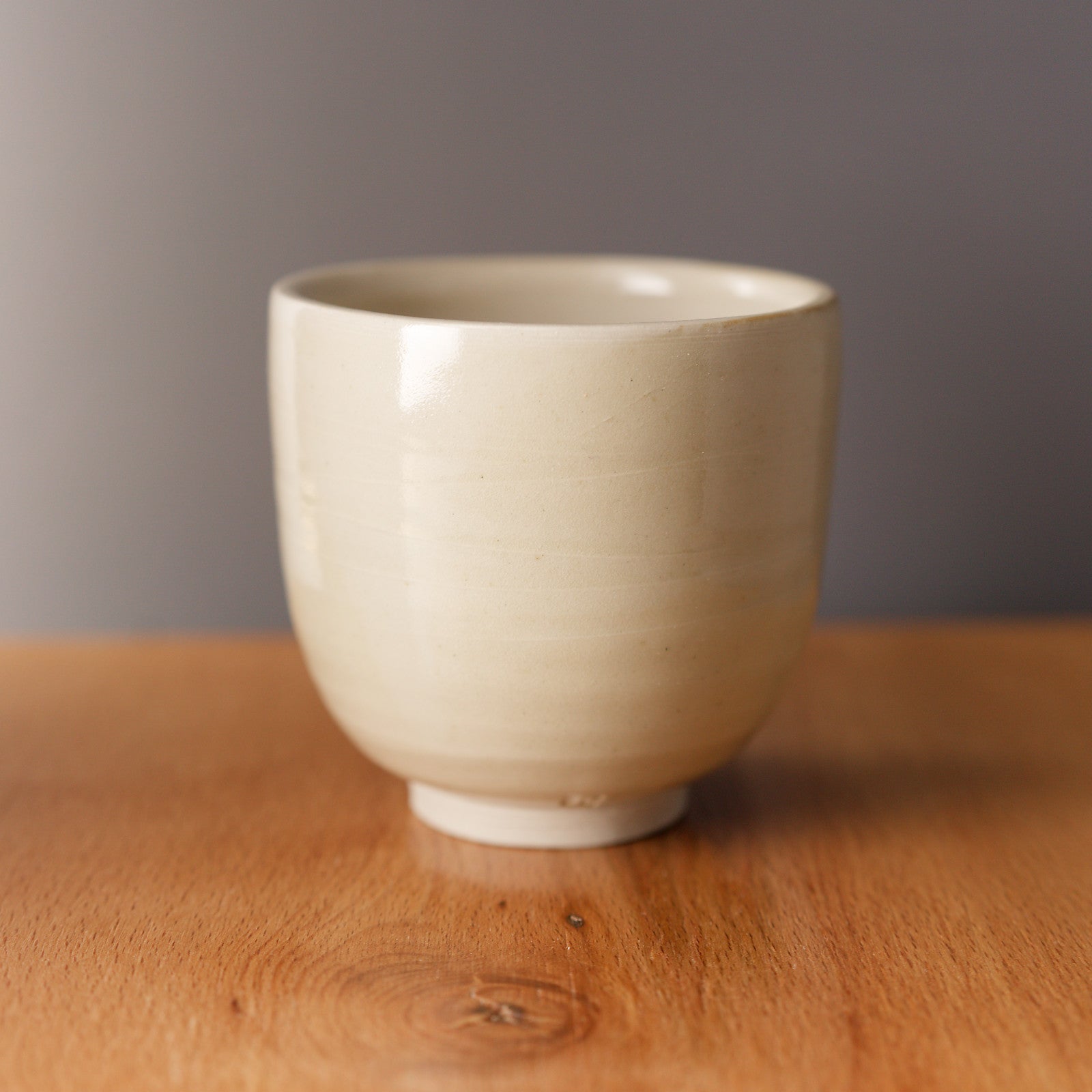 Ručně vyrobený čajový hrnek