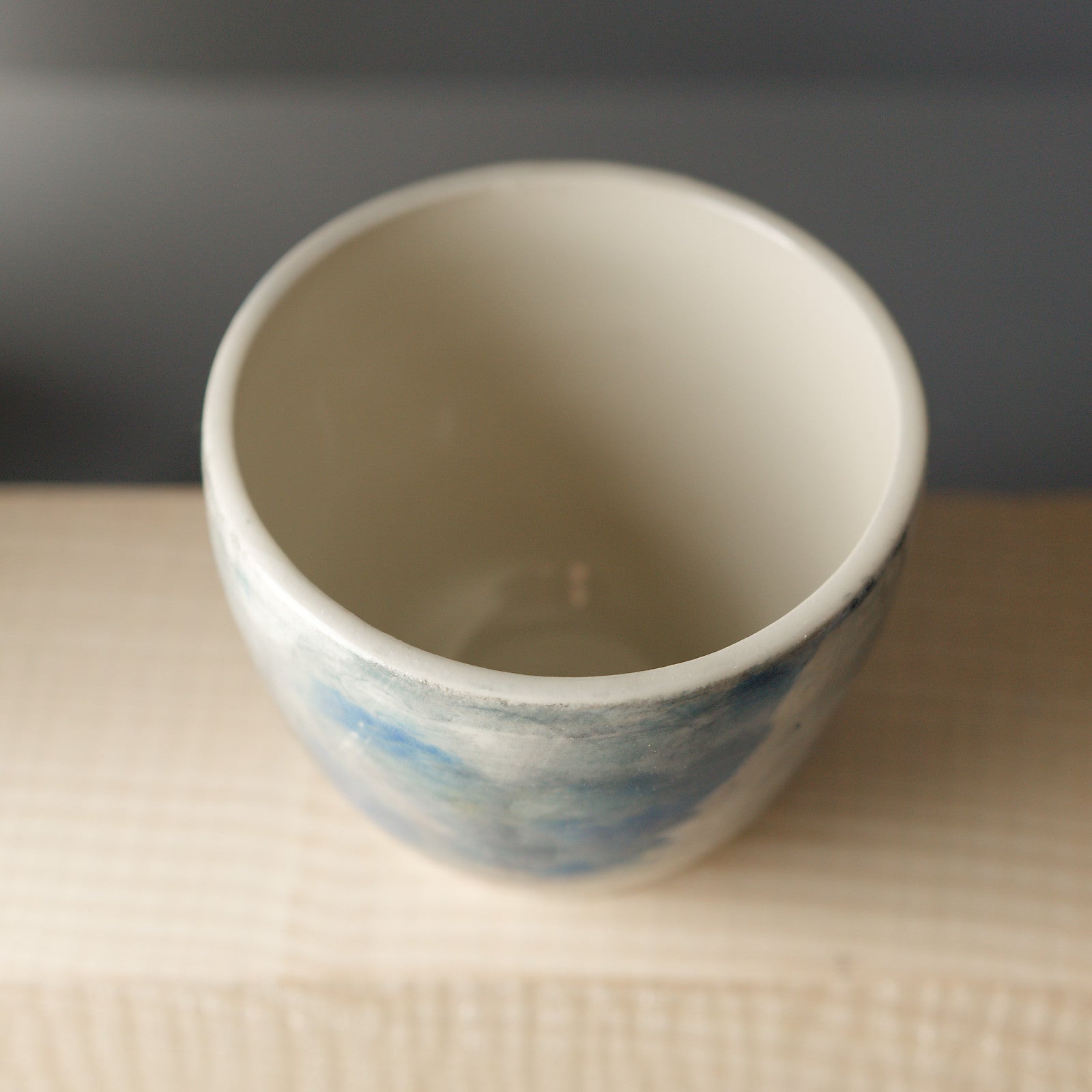 Ručně vyrobený hrnek na čaj