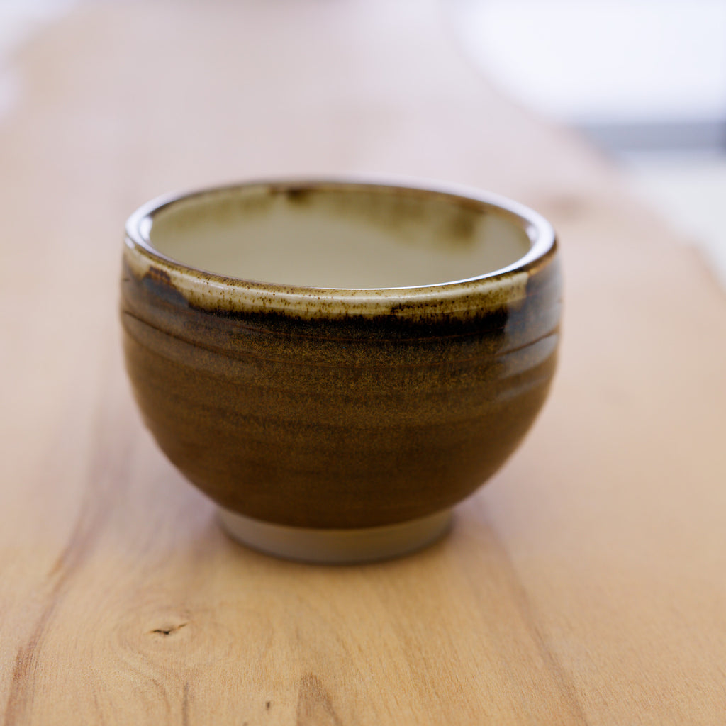 Ručně vyrobená čajová miska