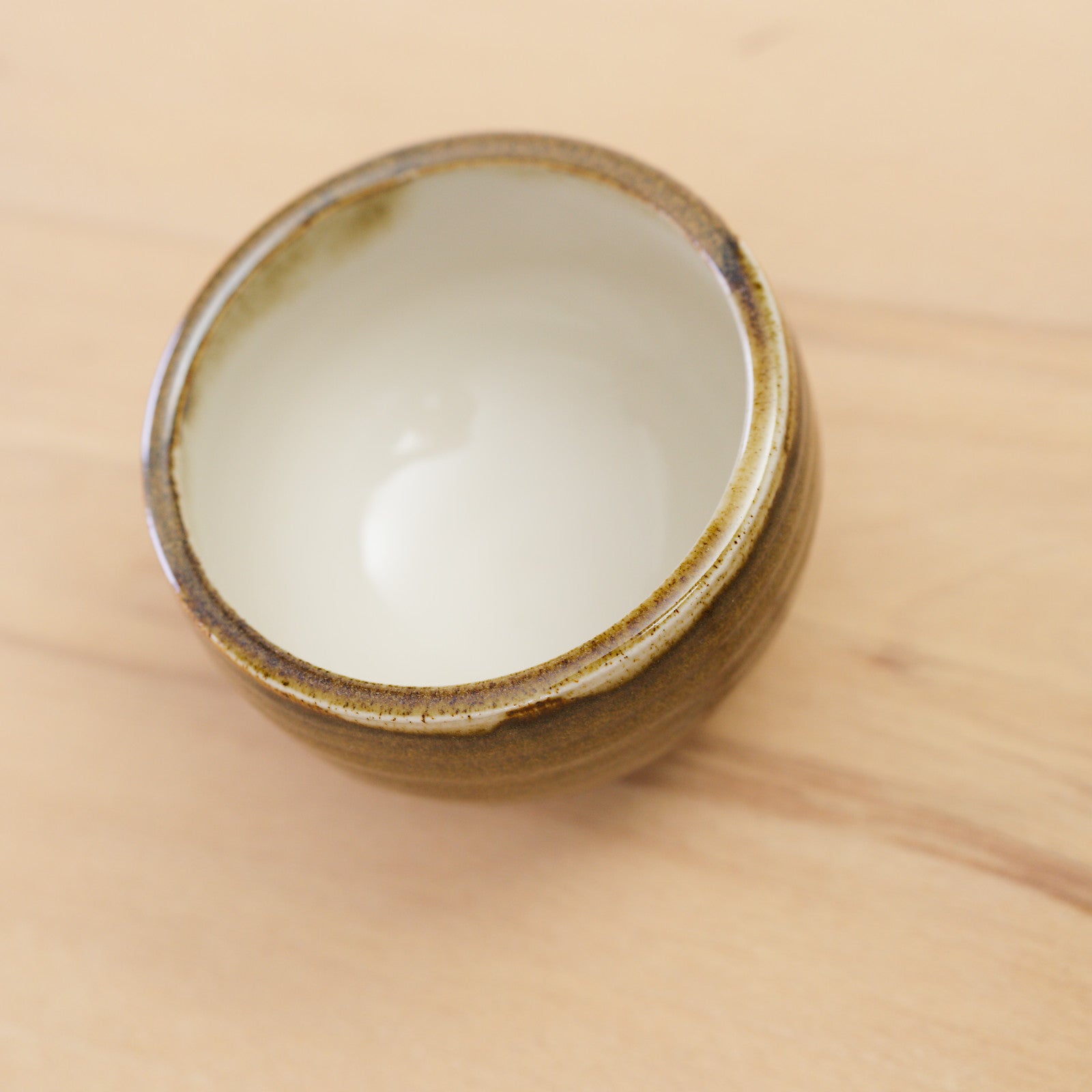 Ručně vyrobená čajová miska