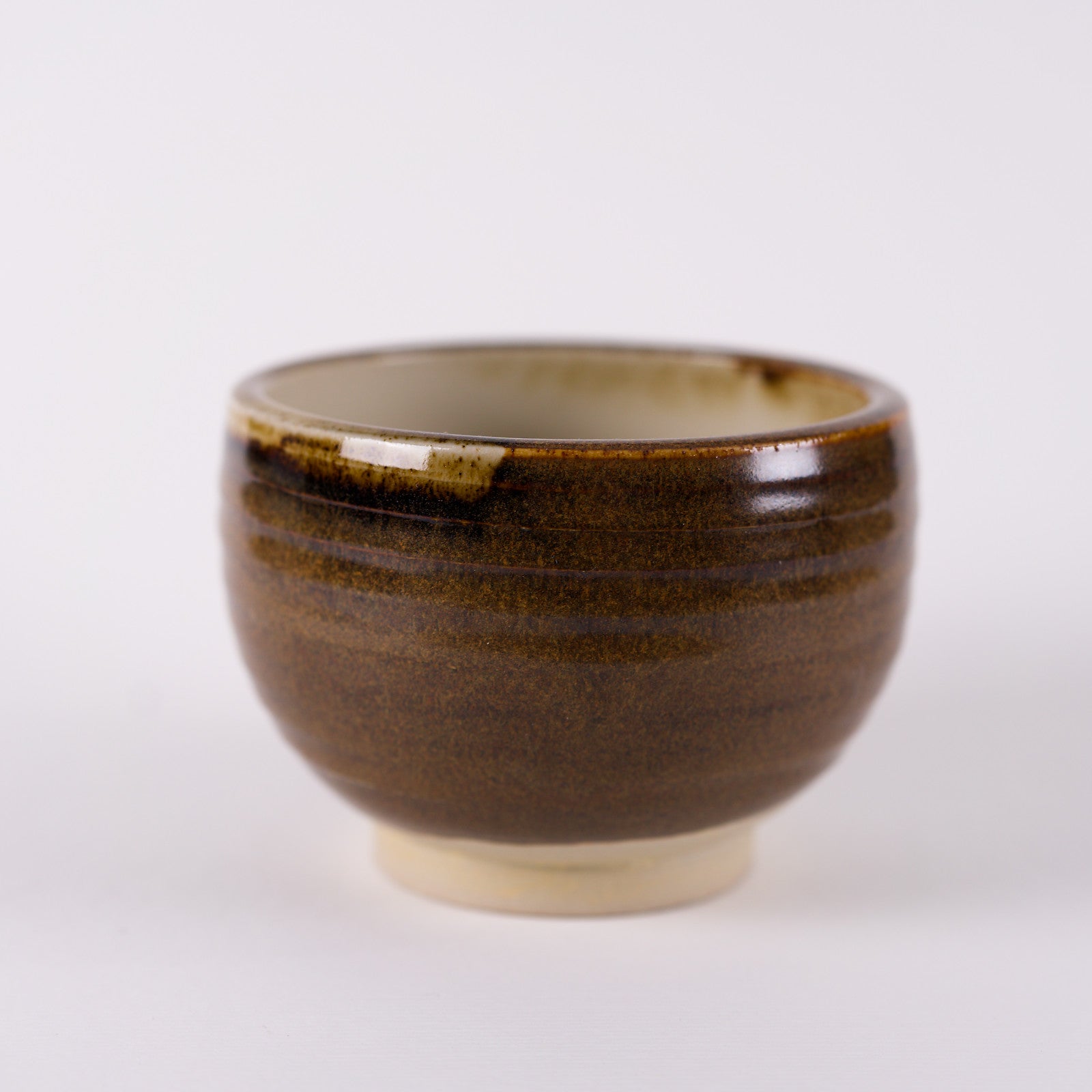 Ručně vyrobená čajová miska