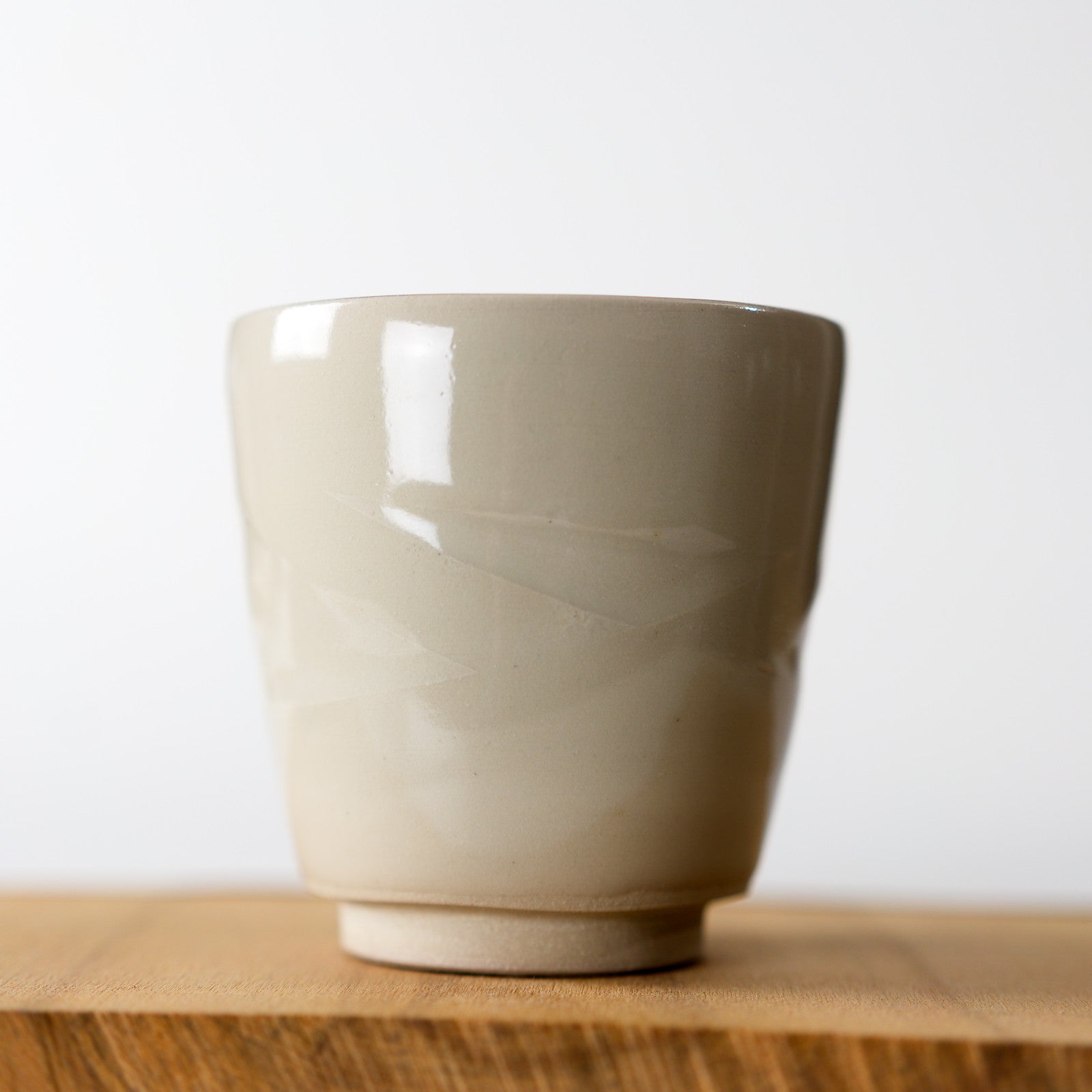 Ručně vyrobený designový hrnek