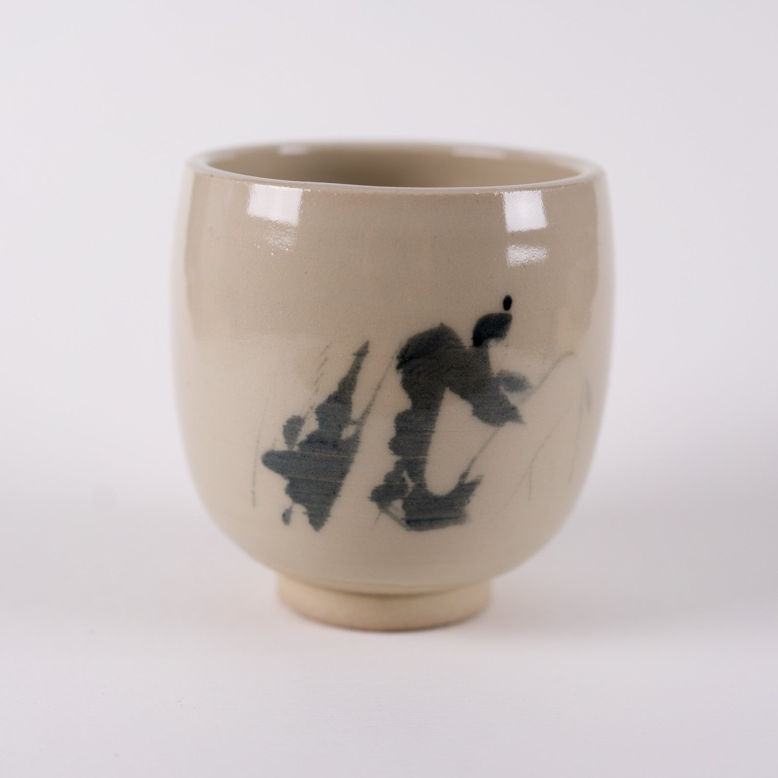 Ručně vyrobený čajový hrnek