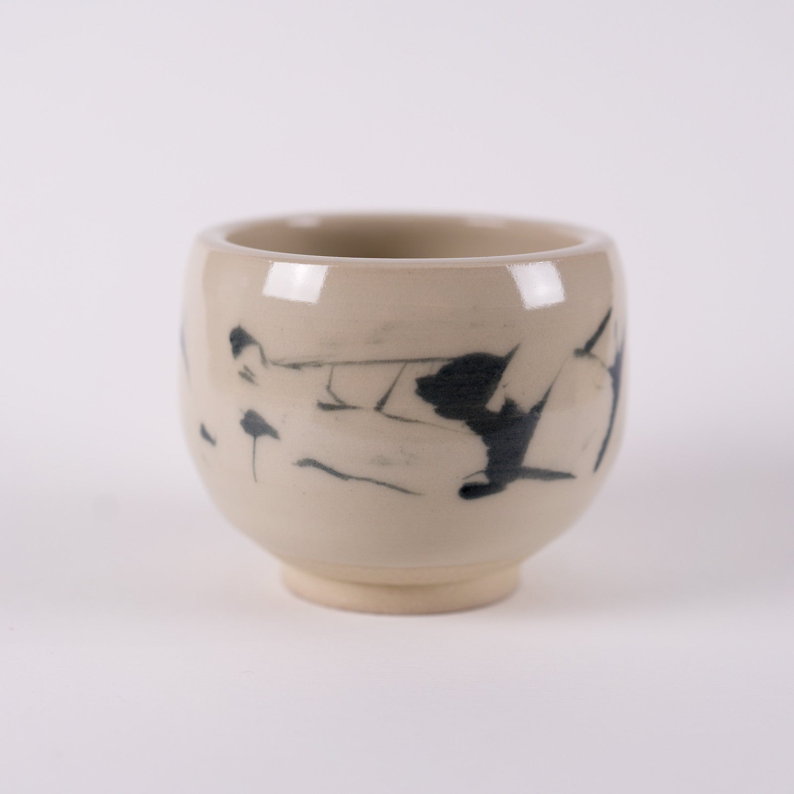 Ručně vyrobený čajový hrnek