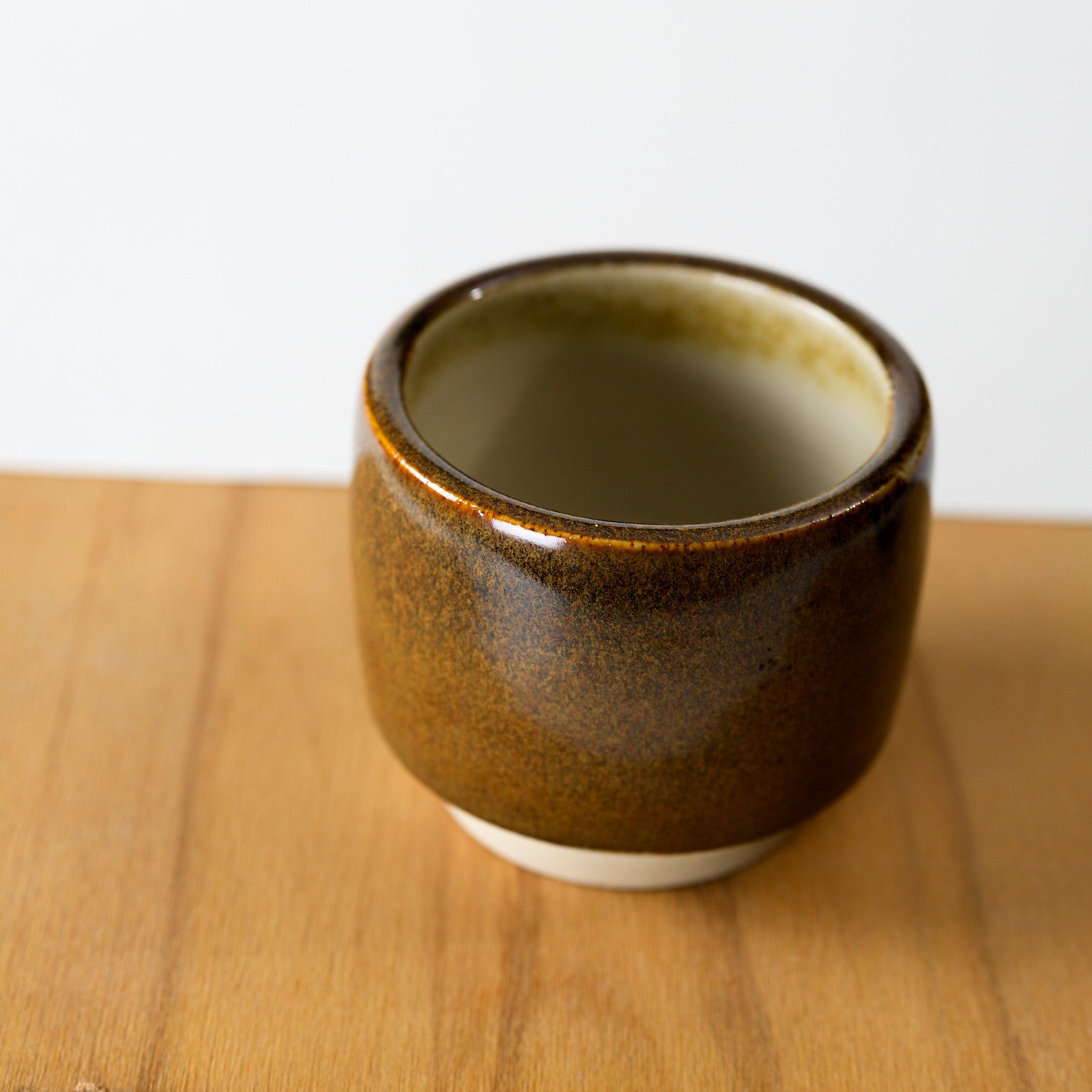 Ručně vyrobený hrnek na espresso