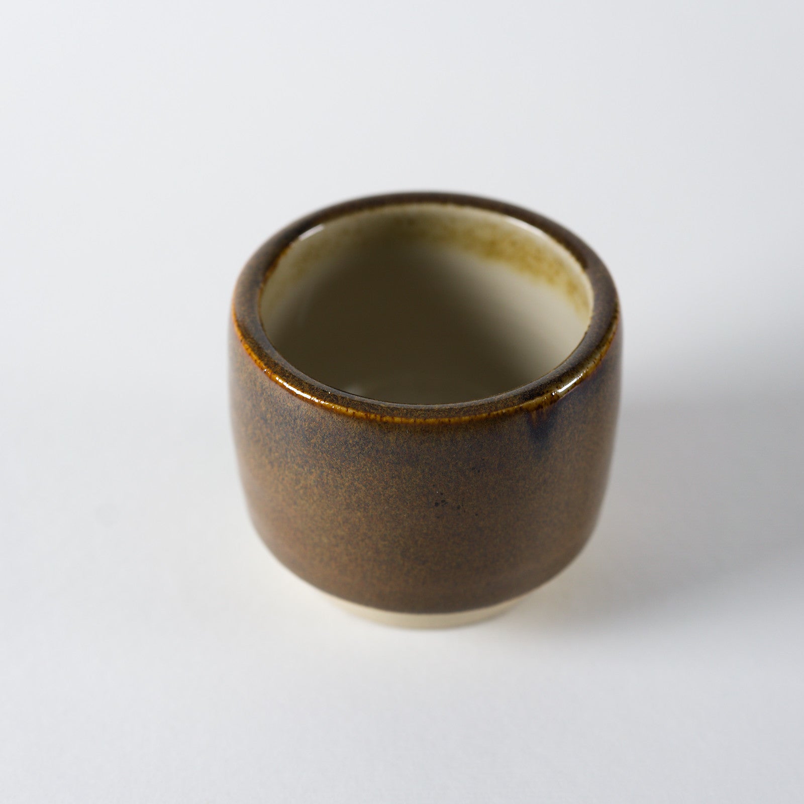 Ručně vyrobený hrnek na espresso