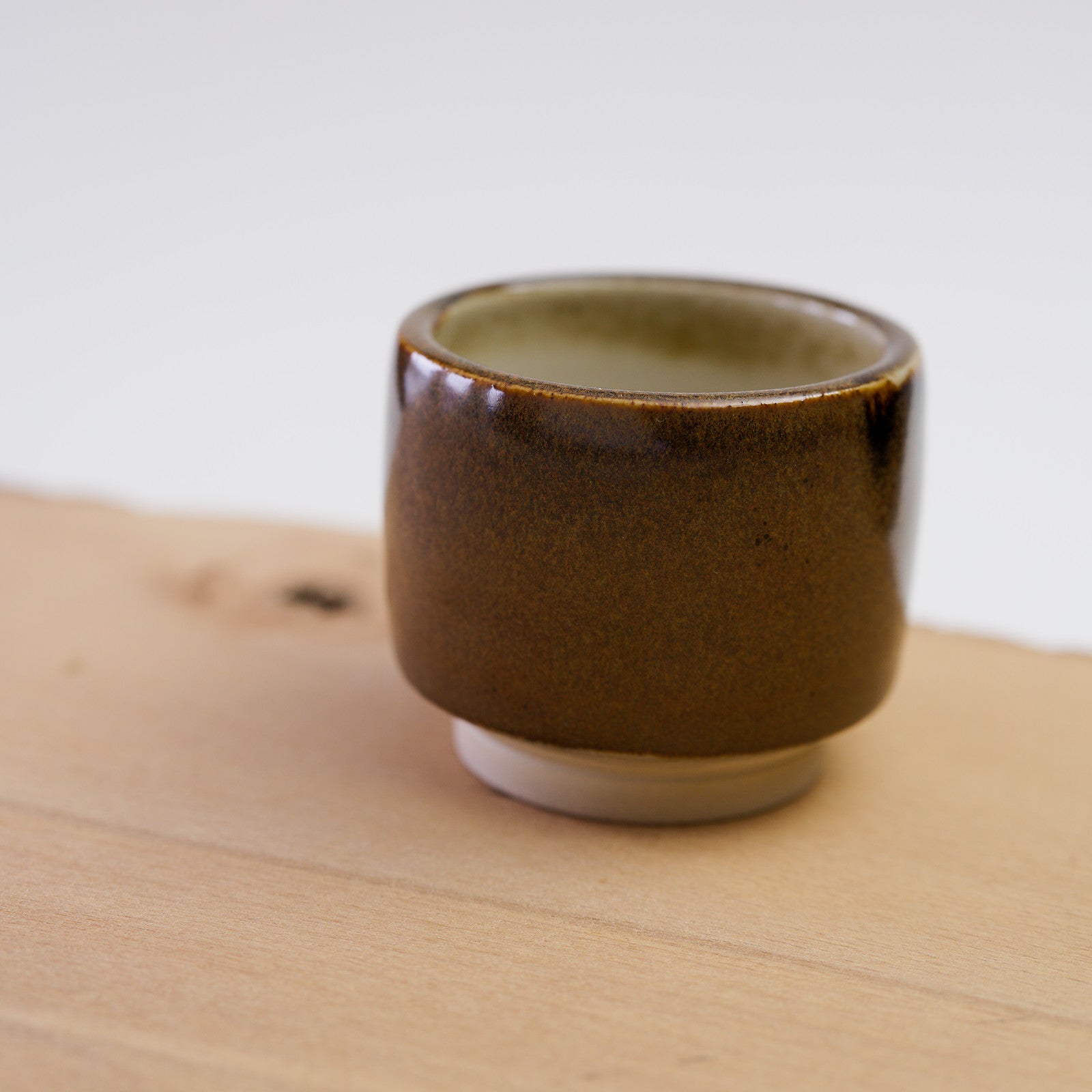 Ručně vyrobený hrnek na espresso